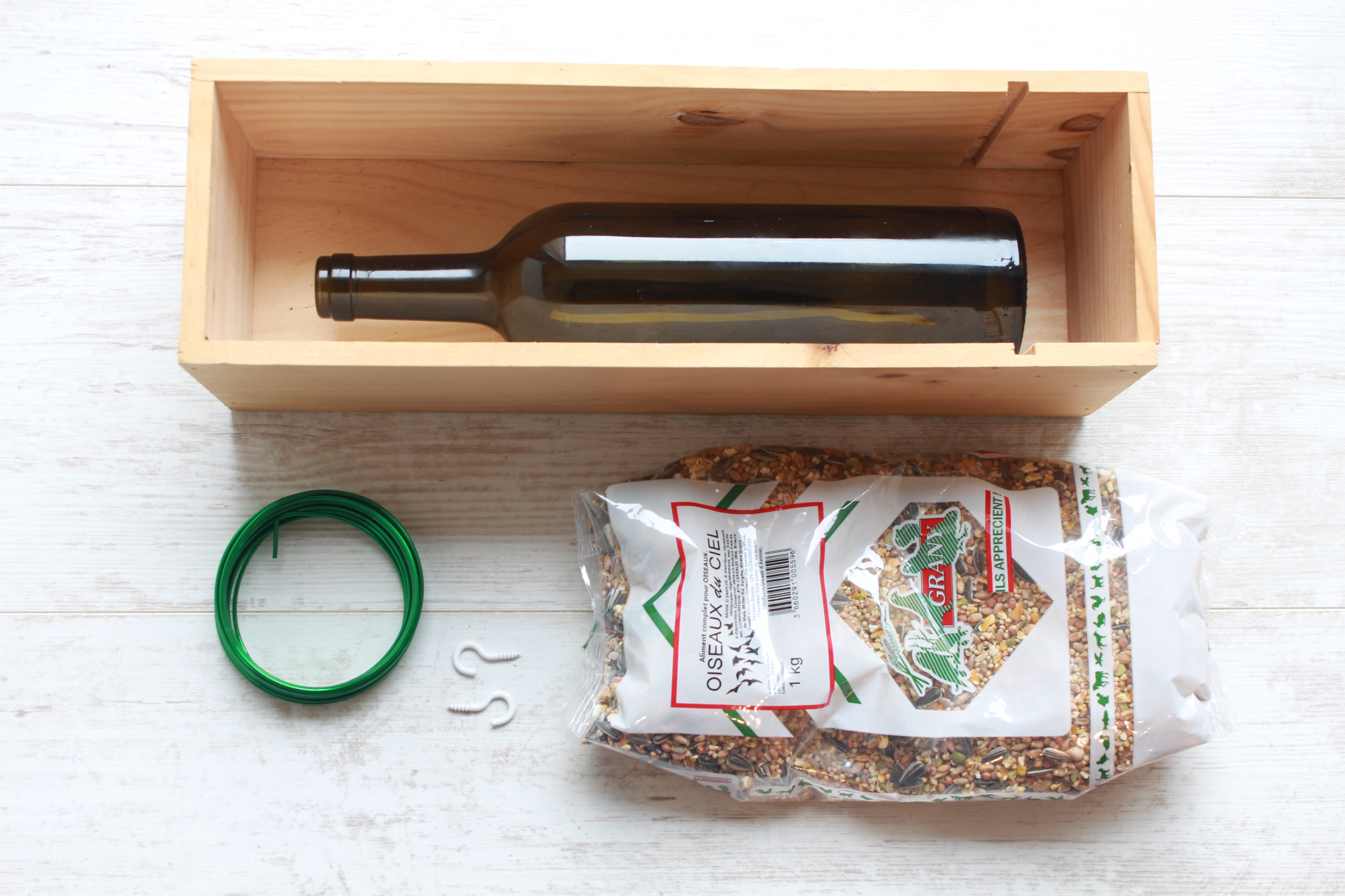 Kit mangeoire bouteille de vin + graines