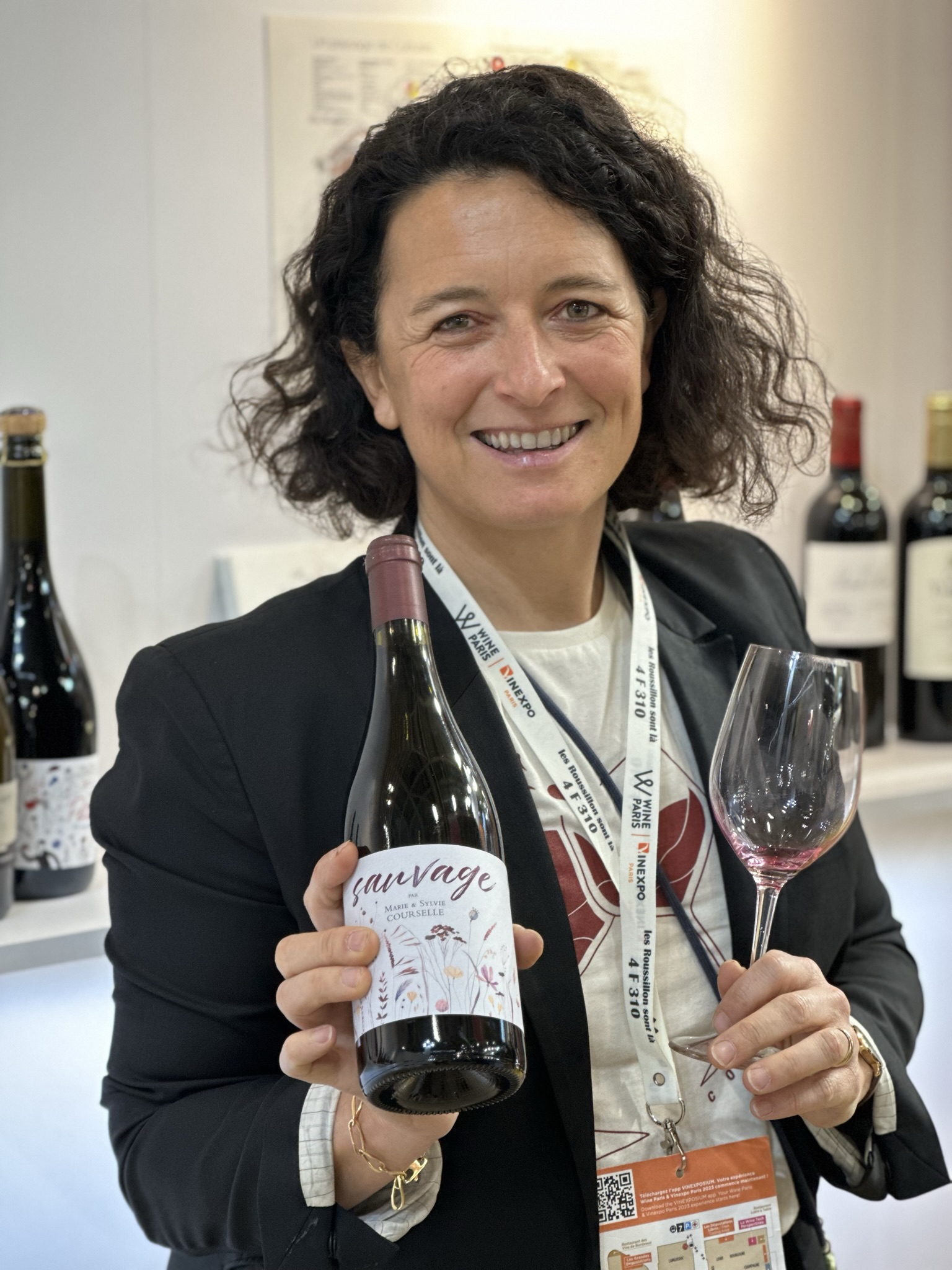 Sylvie Courselle, vigneronne épicurienne du Château Thieuley avec la nouvelle cuvée Sauvage - Crédit Photo : Toutlevin