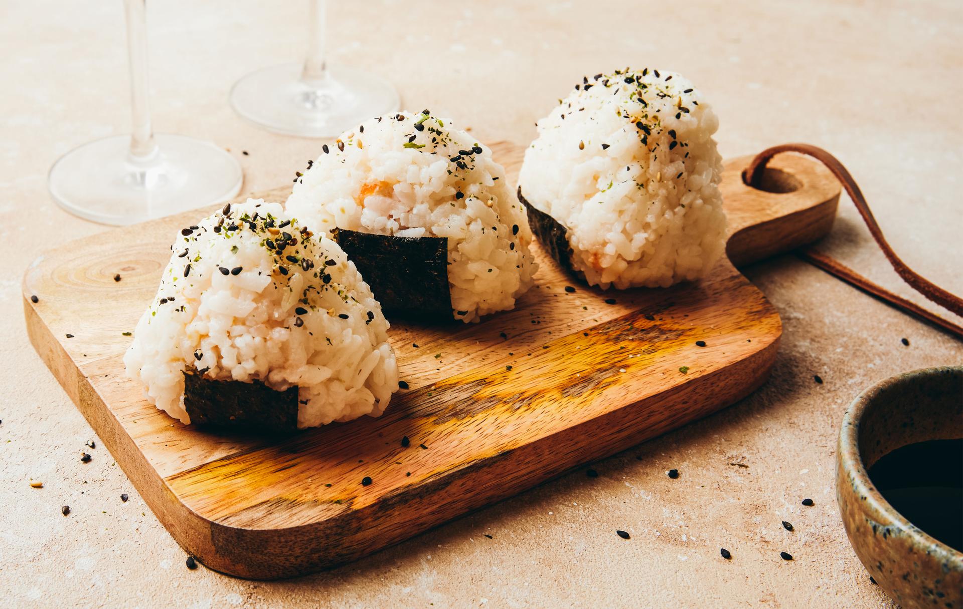 Onigiri saumon et mayonnaise au wasabi