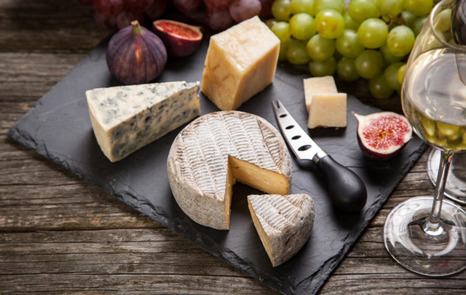 Quels fromages et quels vins choisir pour un dîner fromage & vin ?