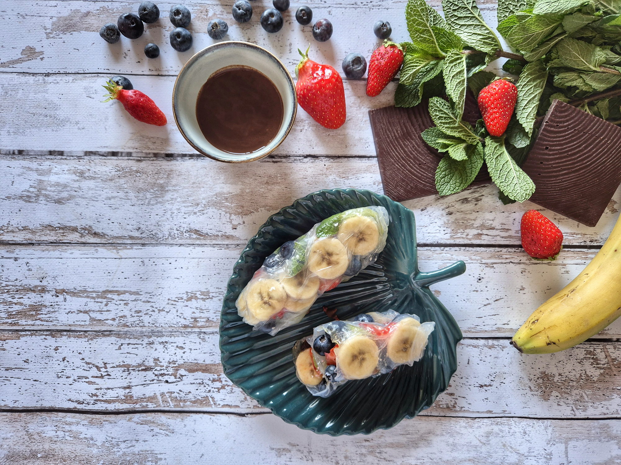 Rouleau de printemps aux fruits et chocolat fondu